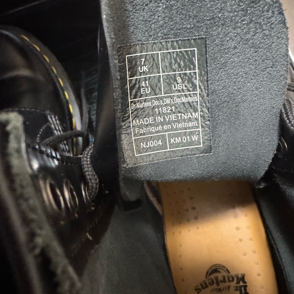 Dr Martens 1460 women’s smooth leather lace up boots
In the best condition! - Picture 2 of 5